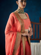 Sunehri lehenga set
