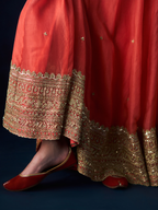 Sunehri lehenga set