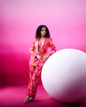 Anaar Bloom Pink Over Sized Blazer With Regular Fit Trousers